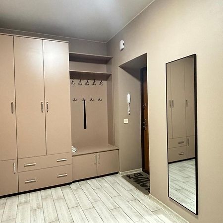 Апартаменти Люкс В Центрі, На Вулиці Набережна,10 З Парковкою Lutsk Exterior photo