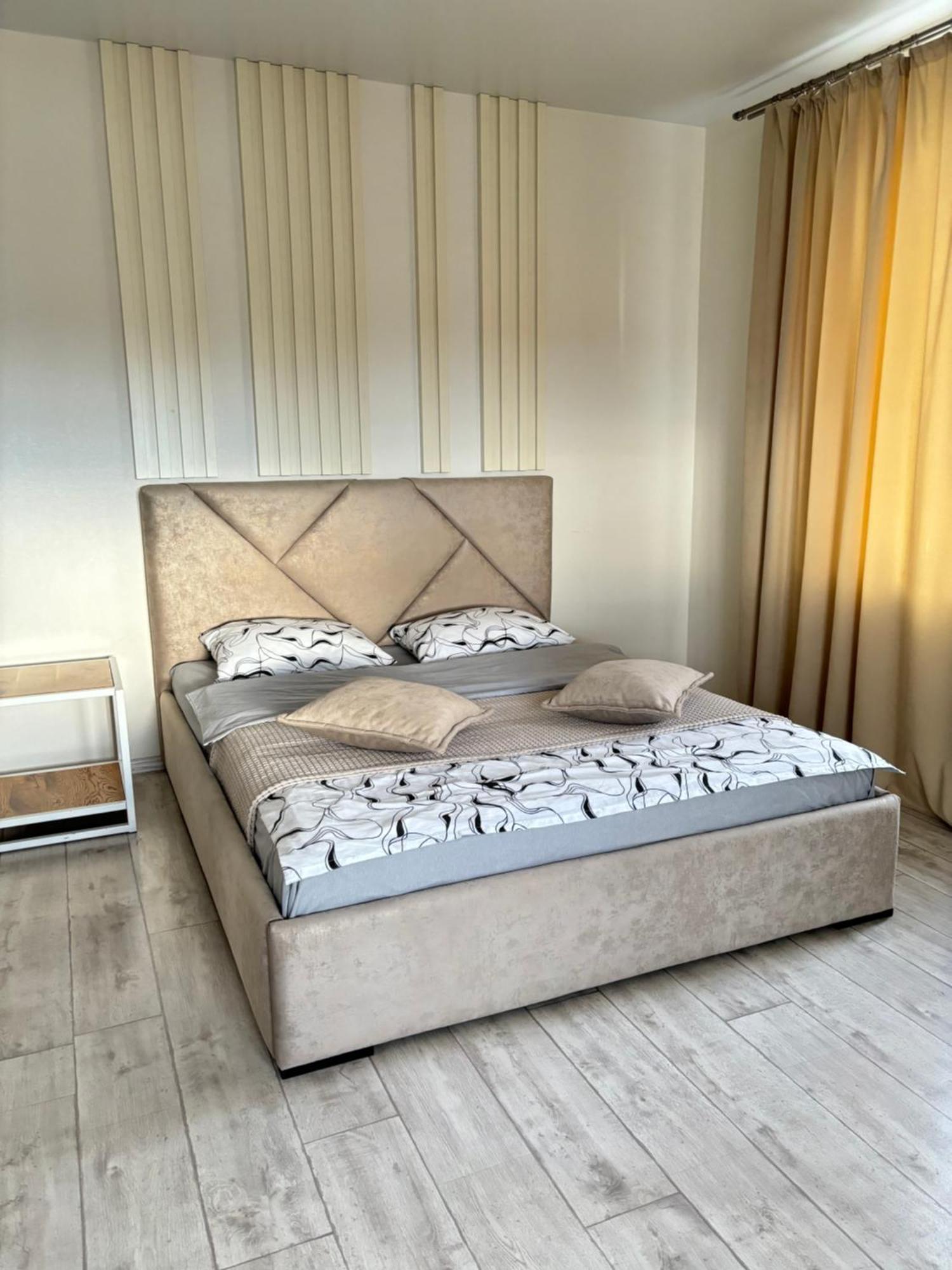 Апартаменти Люкс В Центрі, На Вулиці Набережна,10 З Парковкою Lutsk Exterior photo